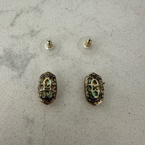 Gorgeous Kendra Scott Ellie stud in dichroic glass - Picture 10 of 10
